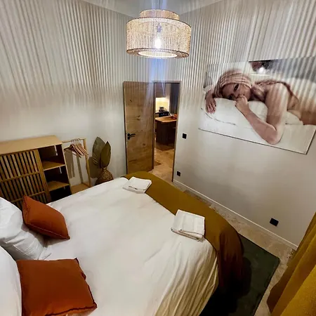 Le Petit Pecheur De Cassis